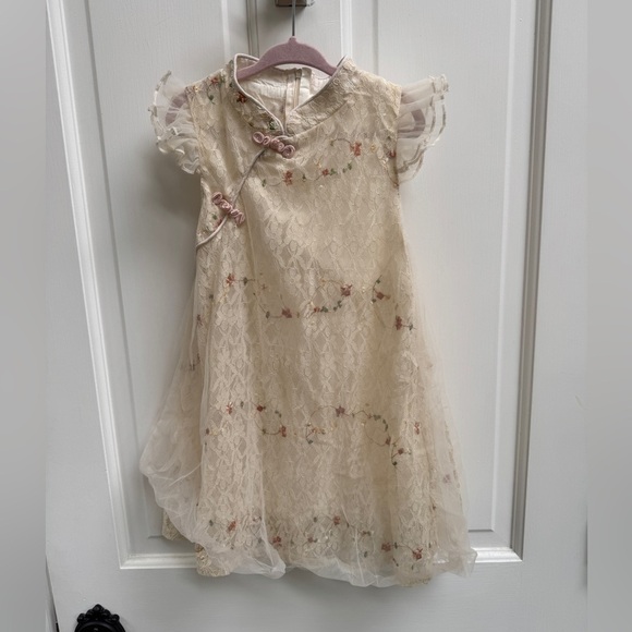 2T Girls Charming Formal Lace Short Flutter Sleeve Dress with Floral Details - Picture 1 of 5